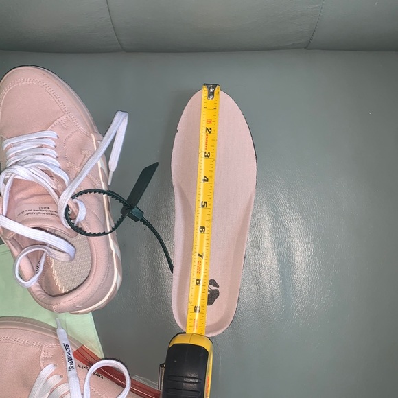 Off-White
Low Vulcanized Canvas Low-Top Sneakers - Picture 9 of 10